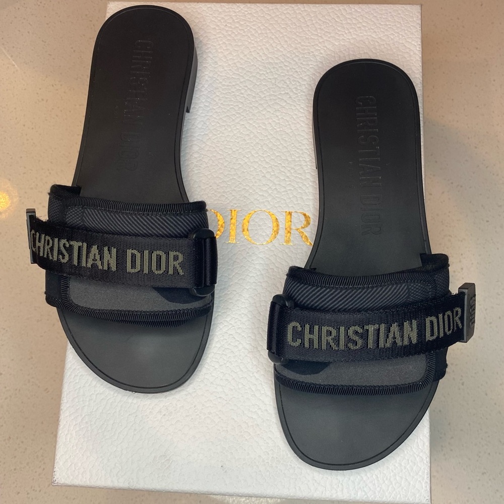DIOR REVOLUTION SLIDE